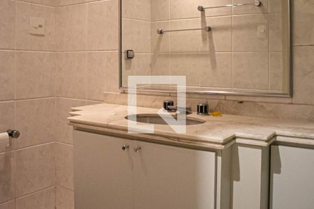 Casa à venda com 500m², 3 quartos e 4 vagas Casa à venda com 500m², 3 quartos e 4 vagasBanheiro da Suíte 3