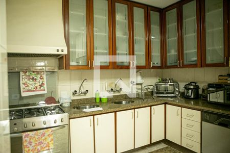 Casa à venda com 500m², 3 quartos e 4 vagas Casa à venda com 500m², 3 quartos e 4 vagasCozinha - Armários