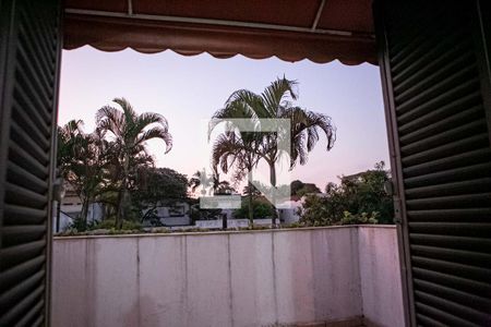 Casa à venda com 500m², 3 quartos e 4 vagas Casa à venda com 500m², 3 quartos e 4 vagasVista da Sacada da Suíte 1 e Escritório