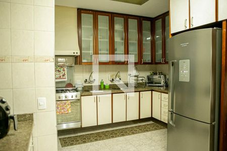 Casa à venda com 500m², 3 quartos e 4 vagas Casa à venda com 500m², 3 quartos e 4 vagasCozinha - Armários