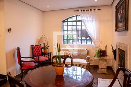 Casa à venda com 500m², 3 quartos e 4 vagas Casa à venda com 500m², 3 quartos e 4 vagasSala de Lareira