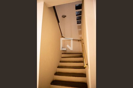 Casa à venda com 500m², 3 quartos e 4 vagas Casa à venda com 500m², 3 quartos e 4 vagasEscada