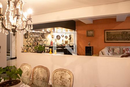 Casa à venda com 500m², 3 quartos e 4 vagas Casa à venda com 500m², 3 quartos e 4 vagasBar