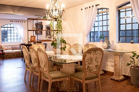 Casa à venda com 500m², 3 quartos e 4 vagas Casa à venda com 500m², 3 quartos e 4 vagasSala de Jantar