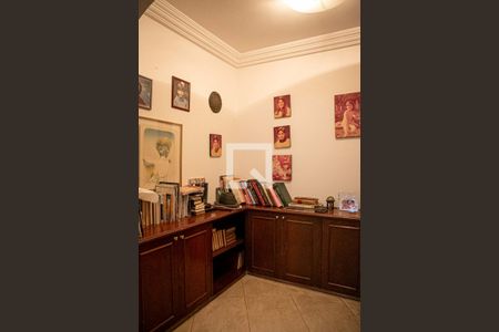 Casa à venda com 500m², 3 quartos e 4 vagas Casa à venda com 500m², 3 quartos e 4 vagasBiblioteca do escritório