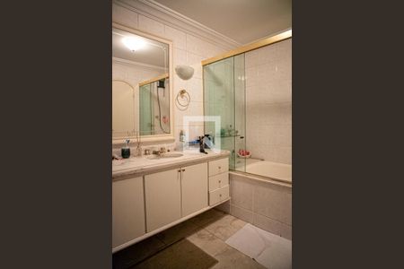 Casa à venda com 500m², 3 quartos e 4 vagas Casa à venda com 500m², 3 quartos e 4 vagasBanheiro da Suíte 1