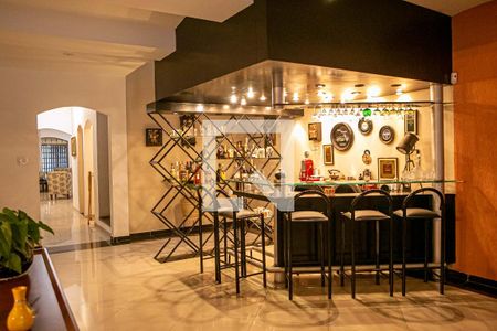 Casa à venda com 500m², 3 quartos e 4 vagas Casa à venda com 500m², 3 quartos e 4 vagasBar