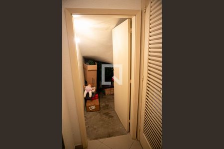 Casa à venda com 500m², 3 quartos e 4 vagas Casa à venda com 500m², 3 quartos e 4 vagasQuartinho do Lavabo