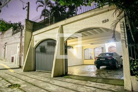 Casa à venda com 500m², 3 quartos e 4 vagas Casa à venda com 500m², 3 quartos e 4 vagasFachada