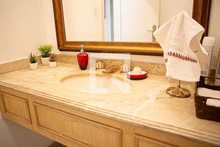 Casa à venda com 500m², 3 quartos e 4 vagas Casa à venda com 500m², 3 quartos e 4 vagasDetalhe do Lavabo