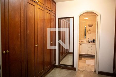 Casa à venda com 500m², 3 quartos e 4 vagas Casa à venda com 500m², 3 quartos e 4 vagasCloset da suíte 1