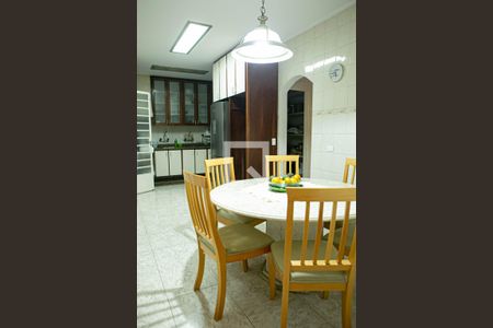 Casa à venda com 500m², 3 quartos e 4 vagas Casa à venda com 500m², 3 quartos e 4 vagasCozinha - Armários