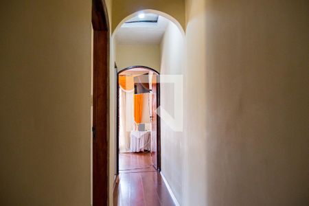 Casa à venda com 170m², 3 quartos e 2 vagasCorredor