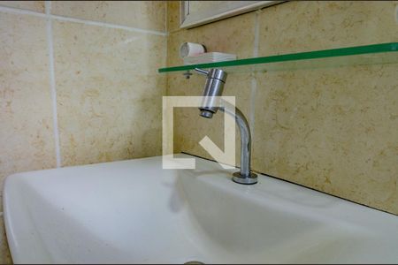 Apartamento para alugar com 100m², 4 quartos e sem vagaBanheiro - Torneira