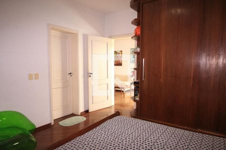 Casa à venda com 480m², 6 quartos e 5 vagasQuarto 2