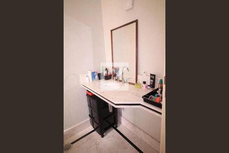 Casa à venda com 480m², 6 quartos e 5 vagasBanheiro da Suíte 2