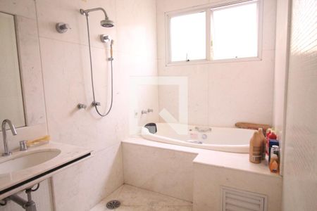 Casa à venda com 480m², 6 quartos e 5 vagasBanheiro