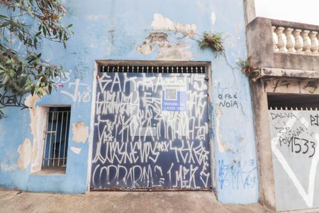 Casa à venda com 250m², 4 quartos e 2 vagas Casa à venda com 250m², 4 quartos e 2 vagasFachada