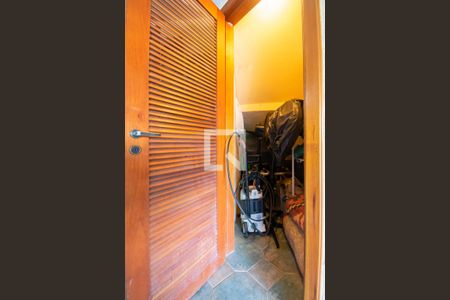 Casa de condomínio à venda com 389m², 3 quartos e 3 vagasDespensa