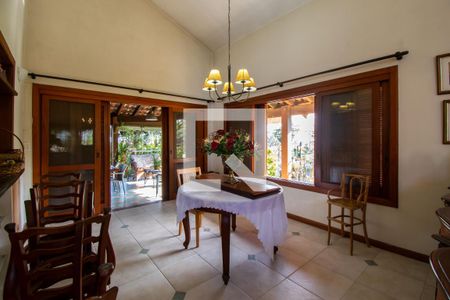 Sala de casa de condomínio à venda com 3 quartos, 389m² em Vila Nova, Porto Alegre