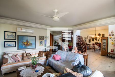 Casa de condomínio à venda com 389m², 3 quartos e 3 vagasSala