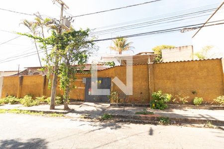 Casa à venda com 208m², 5 quartos e 2 vagasFachada e portaria