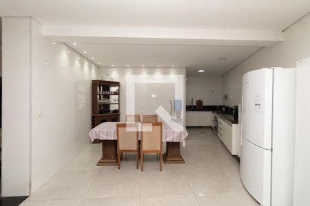 Casa à venda com 208m², 5 quartos e 2 vagascozinha e copa