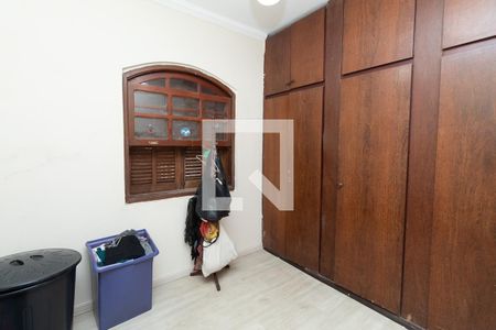 Casa à venda com 208m², 5 quartos e 2 vagasQuarto 2