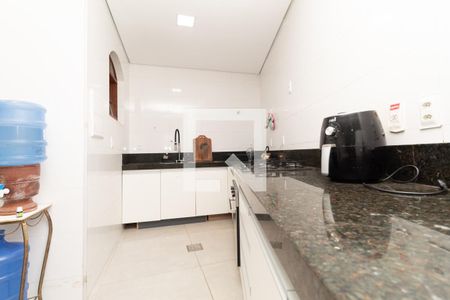 Casa à venda com 208m², 5 quartos e 2 vagascozinha e copa