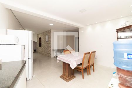 Casa à venda com 208m², 5 quartos e 2 vagascozinha e copa