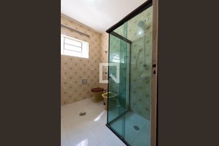 Casa à venda com 225m², 5 quartos e 3 vagas Casa à venda com 225m², 5 quartos e 3 vagasBanheiro