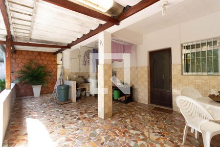 Casa à venda com 225m², 5 quartos e 3 vagas Casa à venda com 225m², 5 quartos e 3 vagasÁrea de serviço