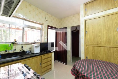 Casa à venda com 225m², 5 quartos e 3 vagas Casa à venda com 225m², 5 quartos e 3 vagasCozinha