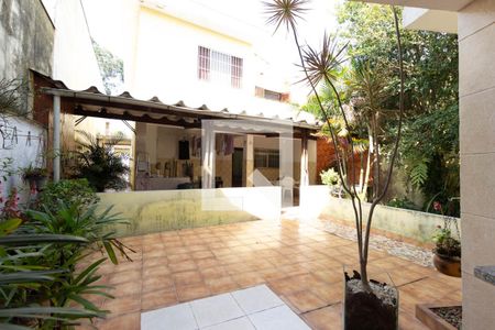 Casa à venda com 225m², 5 quartos e 3 vagas Casa à venda com 225m², 5 quartos e 3 vagasQuintal