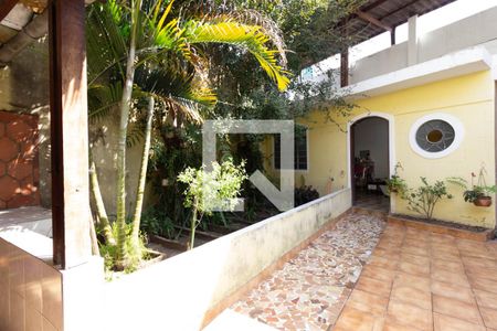 Casa à venda com 225m², 5 quartos e 3 vagas Casa à venda com 225m², 5 quartos e 3 vagasQuintal
