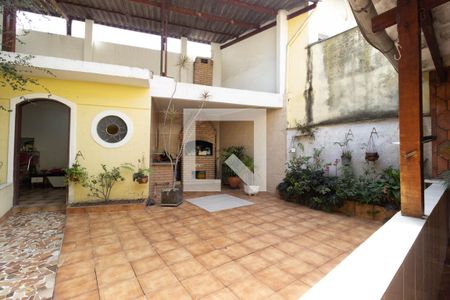 Casa à venda com 225m², 5 quartos e 3 vagas Casa à venda com 225m², 5 quartos e 3 vagasQuintal