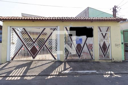 Casa à venda com 225m², 5 quartos e 3 vagas Casa à venda com 225m², 5 quartos e 3 vagasFachada