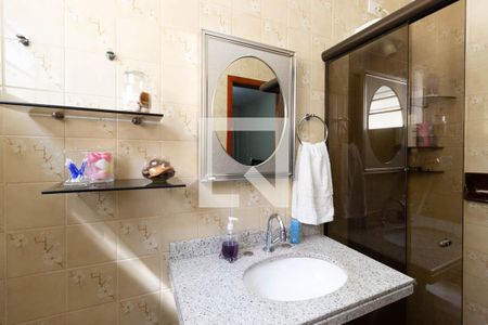 Casa à venda com 225m², 5 quartos e 3 vagas Casa à venda com 225m², 5 quartos e 3 vagasBanheiro Suíte