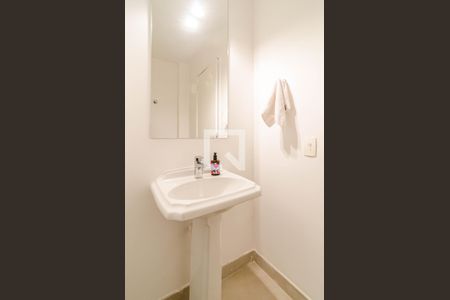 Lavabo de apartamento para alugar com 3 quartos, 180m² em Cerqueira César, São Paulo