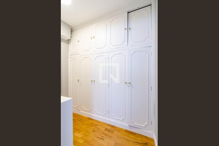 Apartamento para alugar com 180m², 3 quartos e 1 vaga Apartamento para alugar com 180m², 3 quartos e 1 vagaCloset