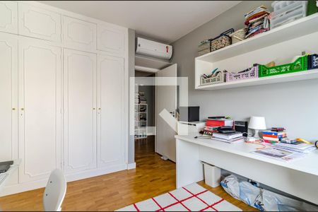 Apartamento para alugar com 180m², 3 quartos e 1 vaga Apartamento para alugar com 180m², 3 quartos e 1 vagaQuarto 3