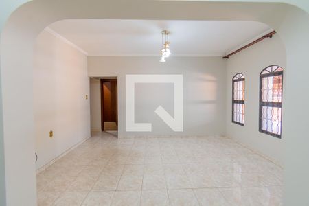 Casa para alugar com 228m², 4 quartos e 4 vagas Casa para alugar com 228m², 4 quartos e 4 vagasSala