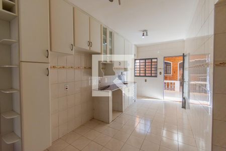Casa para alugar com 228m², 4 quartos e 4 vagas Casa para alugar com 228m², 4 quartos e 4 vagasCozinha