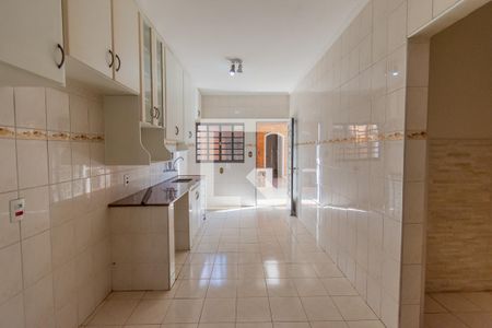 Casa para alugar com 228m², 4 quartos e 4 vagas Casa para alugar com 228m², 4 quartos e 4 vagasCozinha