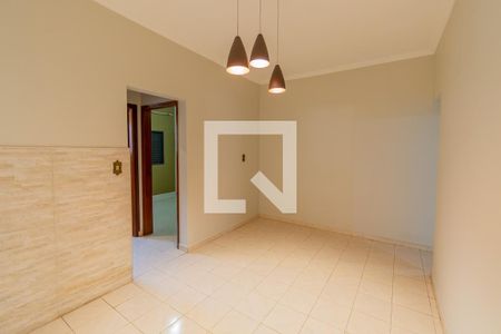 Casa para alugar com 228m², 4 quartos e 4 vagas Casa para alugar com 228m², 4 quartos e 4 vagasSala de Jantar