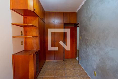 Casa para alugar com 228m², 4 quartos e 4 vagas Casa para alugar com 228m², 4 quartos e 4 vagasQuarto 2 - Armários