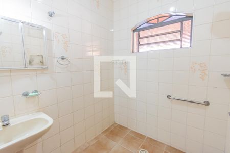 Casa para alugar com 228m², 4 quartos e 4 vagas Casa para alugar com 228m², 4 quartos e 4 vagasBanheiro 2