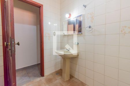Casa para alugar com 228m², 4 quartos e 4 vagas Casa para alugar com 228m², 4 quartos e 4 vagasBanheiro 2