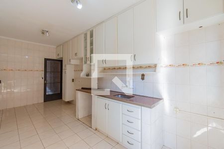 Casa para alugar com 228m², 4 quartos e 4 vagas Casa para alugar com 228m², 4 quartos e 4 vagasCozinha