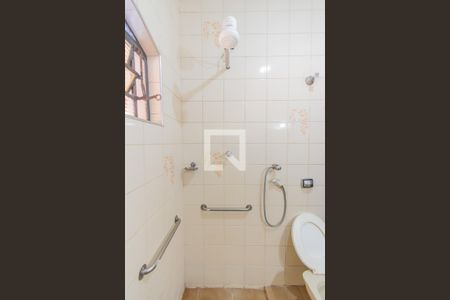 Casa para alugar com 228m², 4 quartos e 4 vagas Casa para alugar com 228m², 4 quartos e 4 vagasBanheiro 2